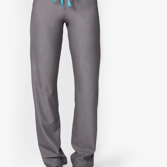 Figs scrub set. Color Graphite.Casma top M, Livingston pant S. - Picture 2 of 5